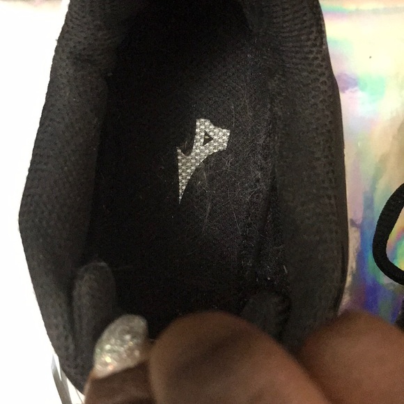 MIZUNO Wave Hurricane 3 Volleyball Shoes - Picture 7 of 8